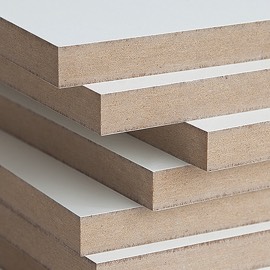 Gestapelte MDF Platten